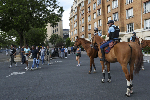 Paris_Olympics_obezbedjenje-konji-s