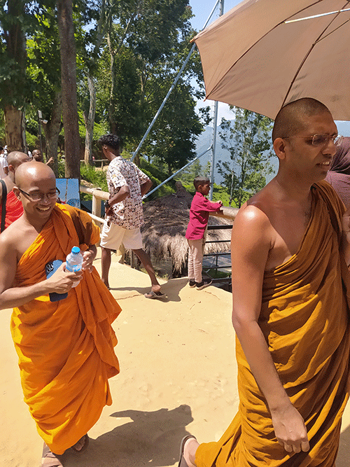 Budisticki-monasi-s